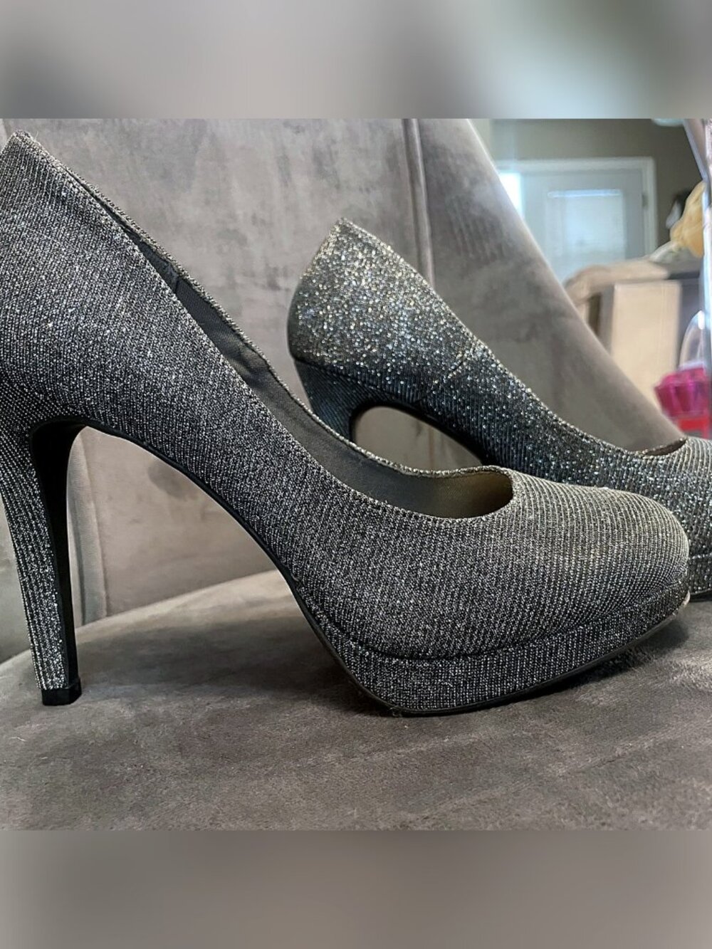 Fioni Night Glitter Platform Pumps Pewter Silver Size 8.5